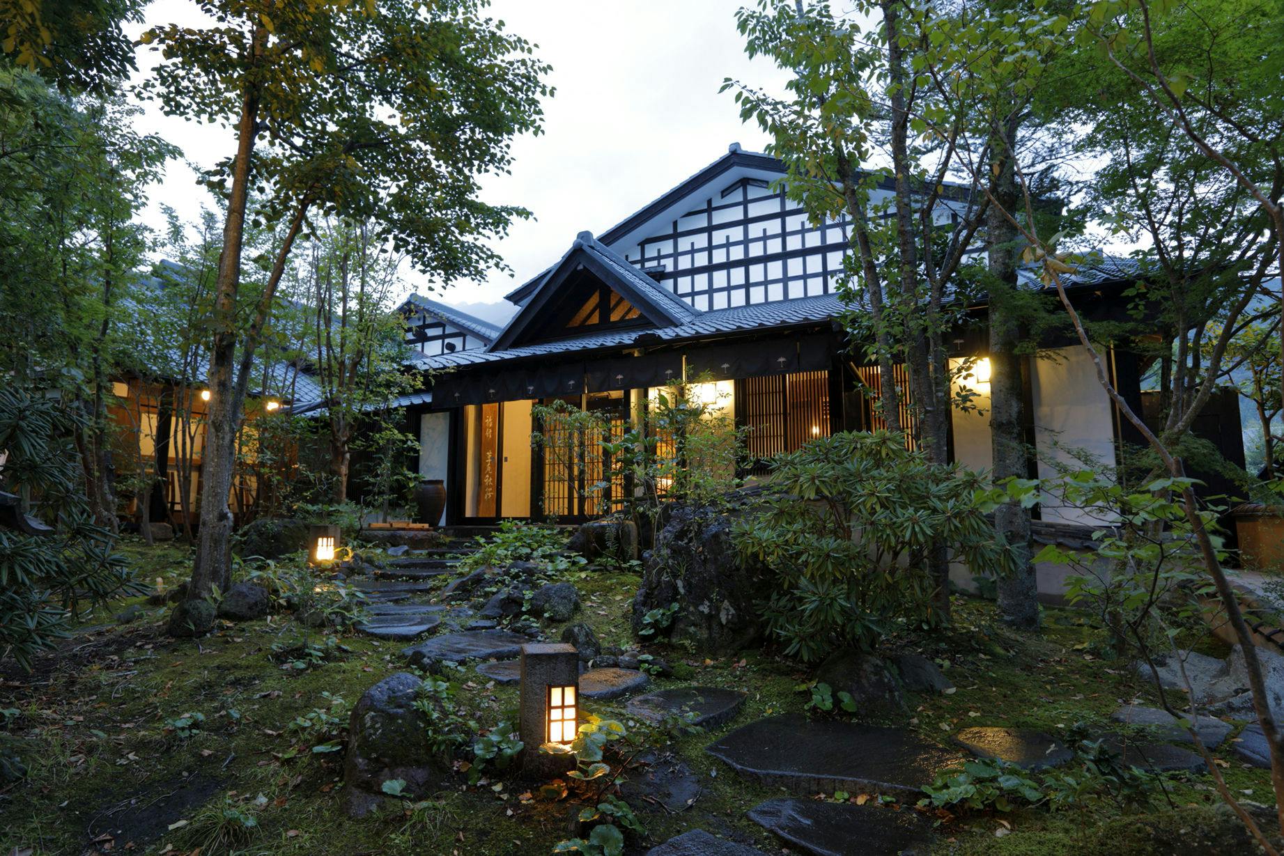 由布院温泉　草庵　秋桜