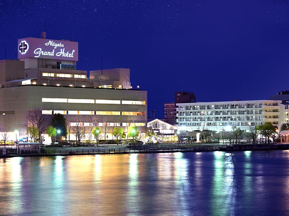 【外観】萬代橋からの眺め。