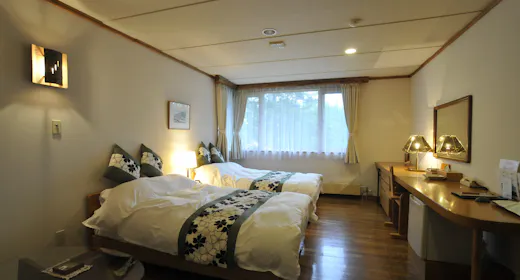 お部屋から湖がみえ、清々しさも感じます。