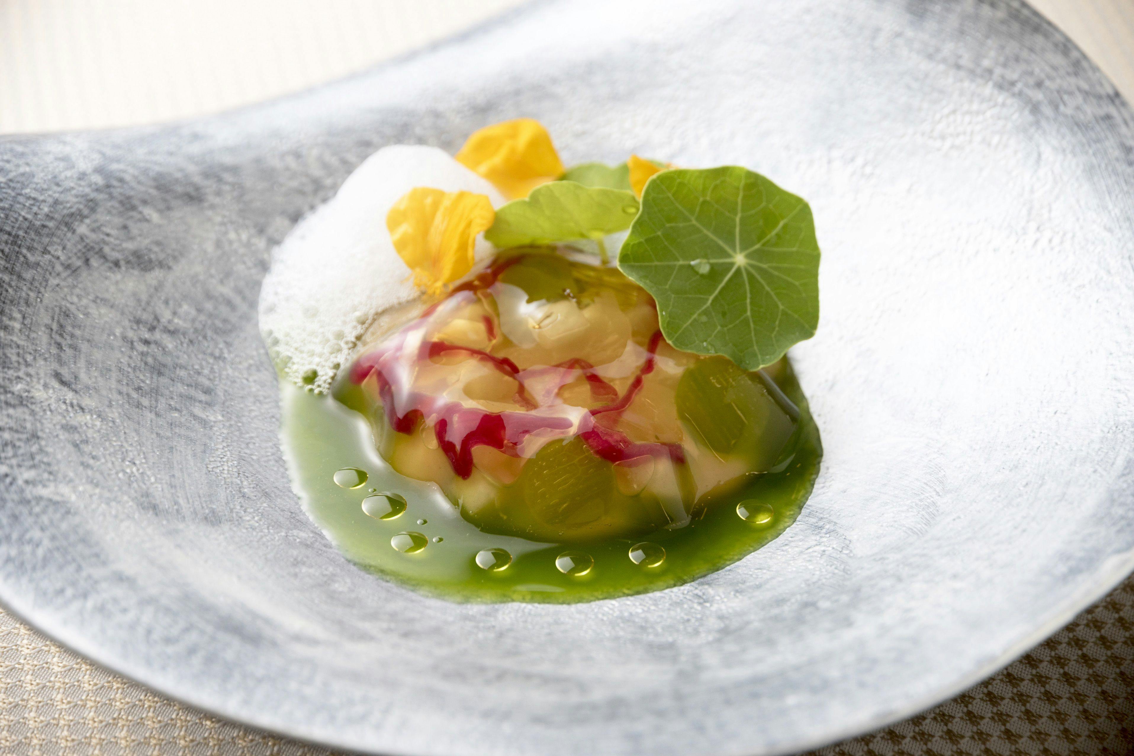 อาหารฝรั่งเศสสร้างสรรค์ที่ใช้วัตถุดิบจากฮอกไกโด