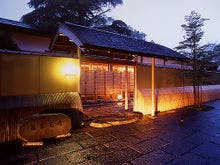 箱根温泉で高級宿に泊まってみたい。3万円以上で何処がおすすめですか？
