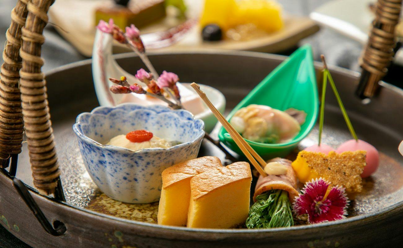 【基本プラン】旬の地物食材を味わう季節の和風懐石・一泊二食付
