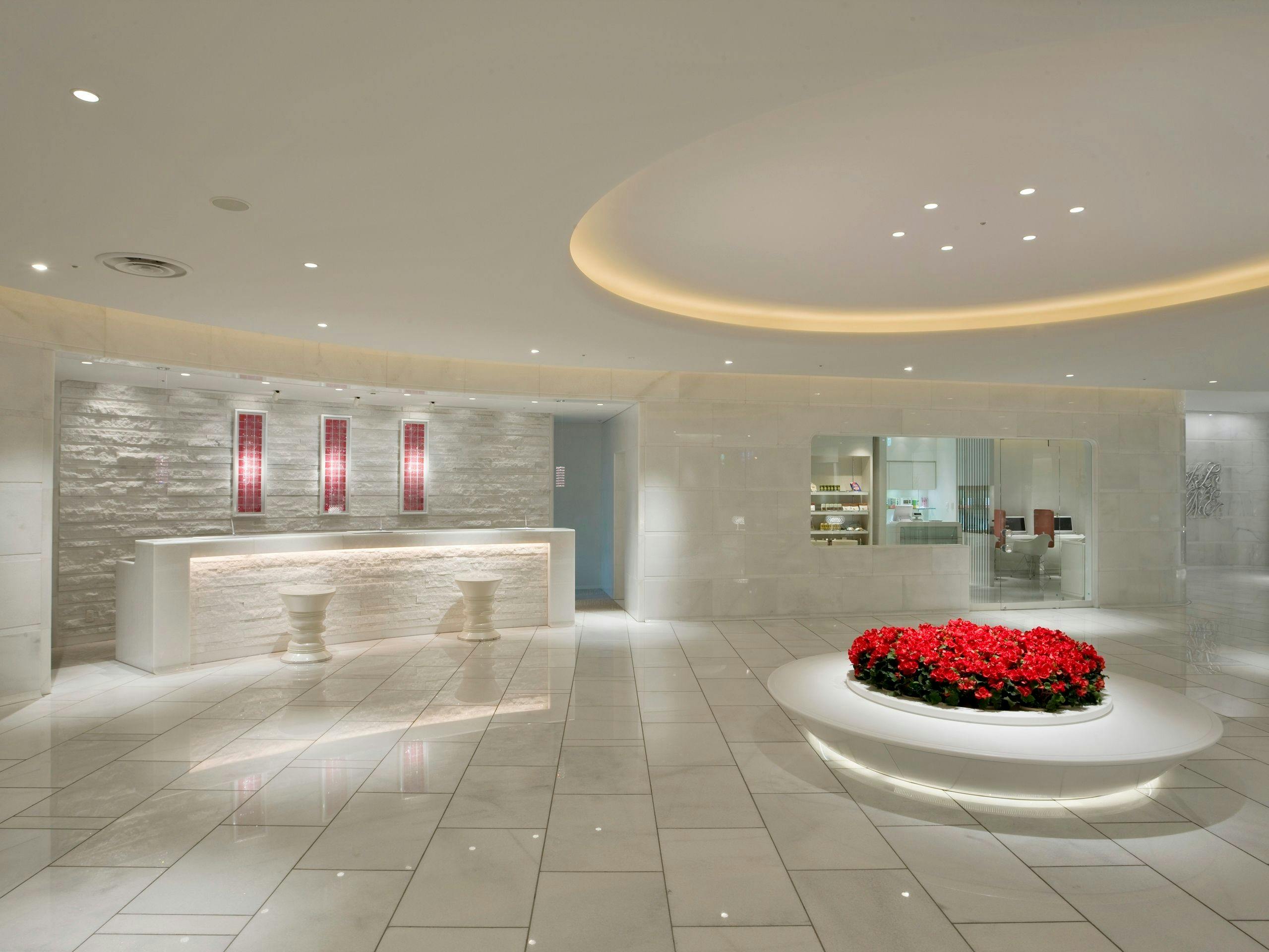 【2階ロビー・フロント】