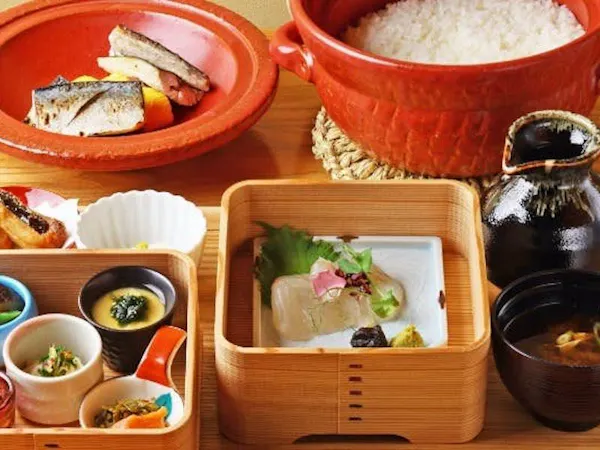 【乾杯ドリンク付】僧伽小野 京都新町別邸 季節の特製お重<夕朝食付>
