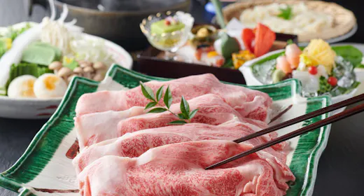 【โอมิ บีฟ ชาบูชาบู ระดับหรู】พักผ่อนในห้องพักพร้อมอ่างอาบน้ำกึ่งกลางแจ้ง.