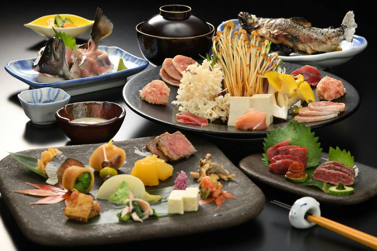 当館のご夕食一例「鶏プラン」