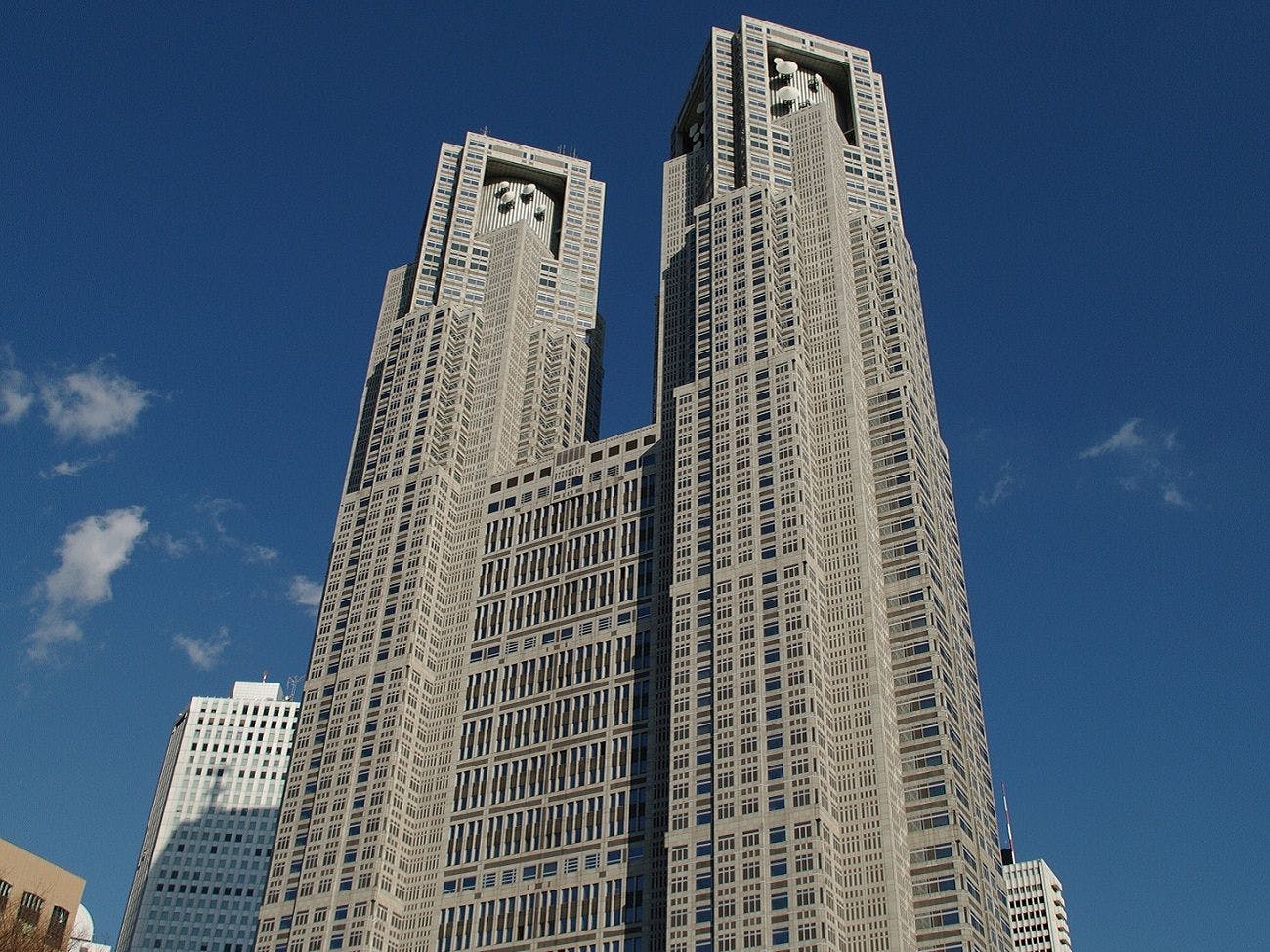 東京都庁（ホテルより徒歩約10分）