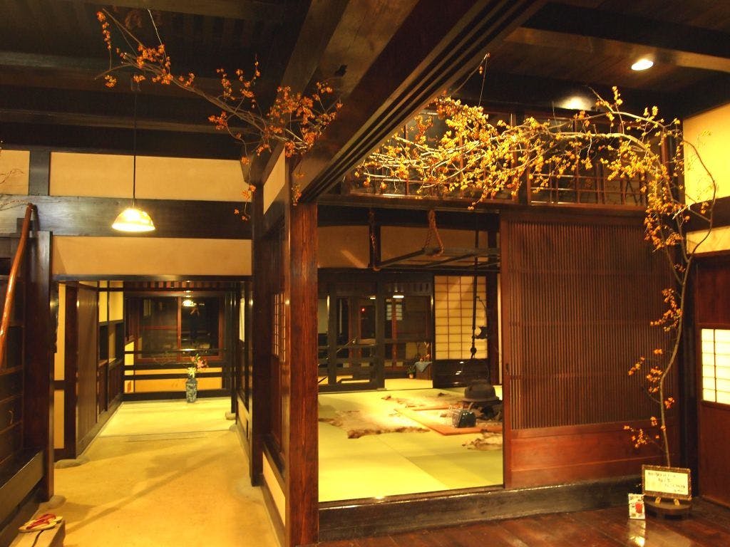 山里のいおり　草円