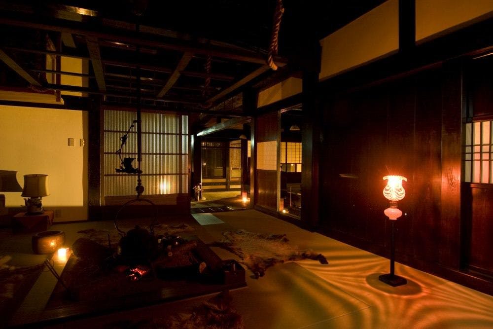 山里のいおり　草円