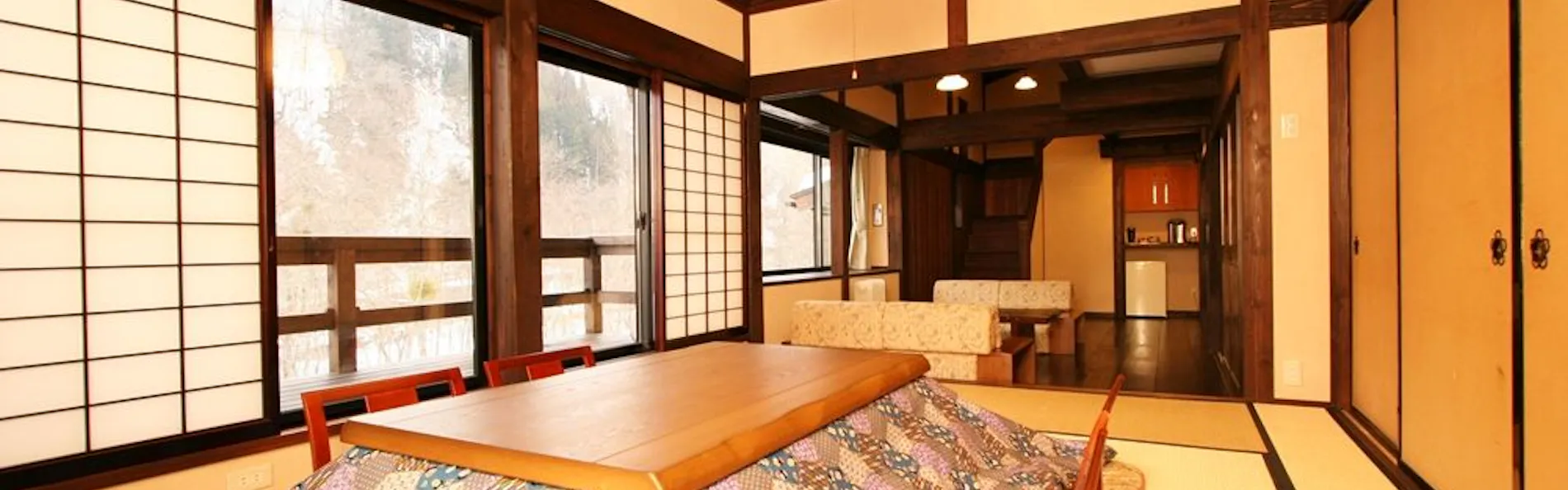 山里のいおり 草円