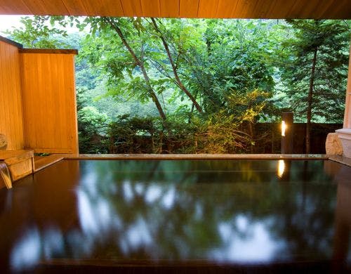 山並みを眺める「草庵」のお部屋。<BR>和室