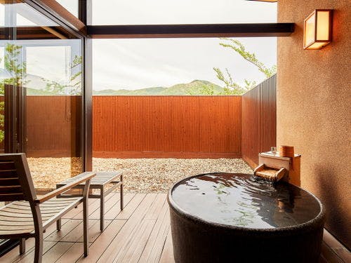 ・露天温泉<BR>・信楽焼陶器浴槽（つぼ型）