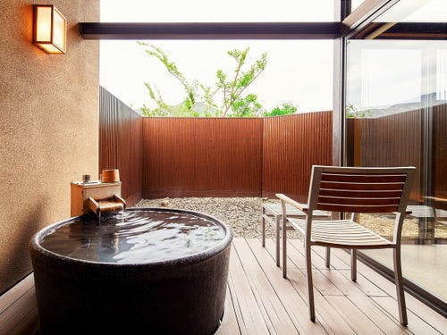 ・露天温泉<BR>・信楽焼陶器浴槽（つぼ型）