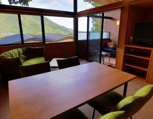 ・露天温泉<BR>・信楽焼陶器浴槽（小判型)