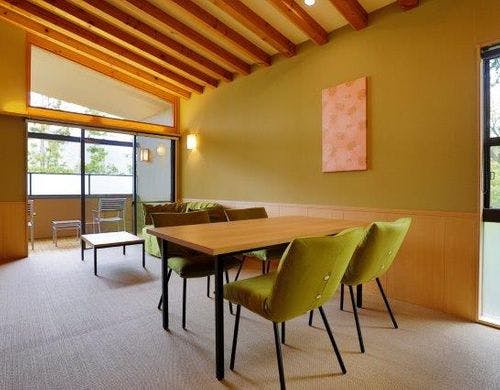 ・大きな窓で眺めの良い寝室