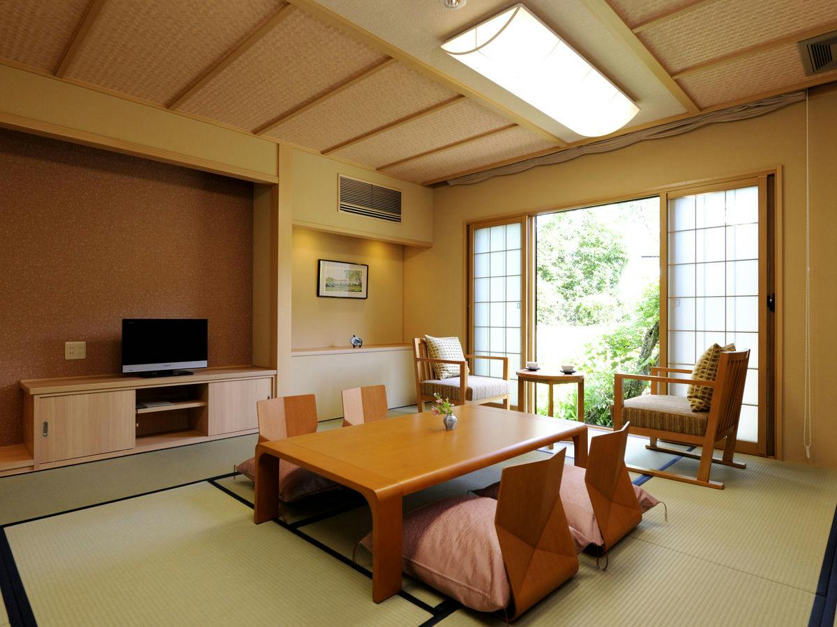数寄屋風和室で昔ながらの旅館を楽しめます
