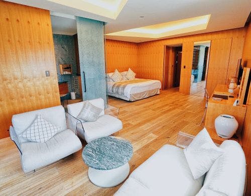 窓から南アルプスを望める太陽の部屋