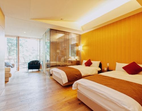 Villa別館　外観　芝生中庭