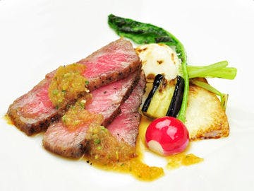 広大な放牧地と清流で育まれた信州牛。