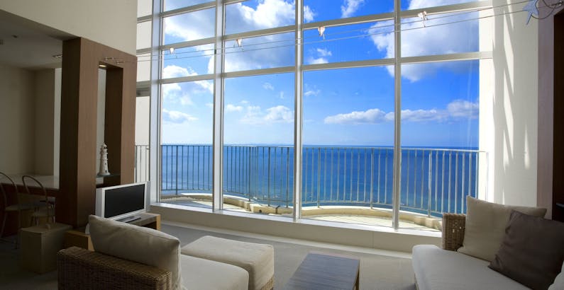 スカイスイート 禁煙 沖縄県民限定 うちなーんちゅもリゾートでリフレッシュ 館内利用券付 素泊 プラン ザ ビーチタワー沖縄 一休 Com