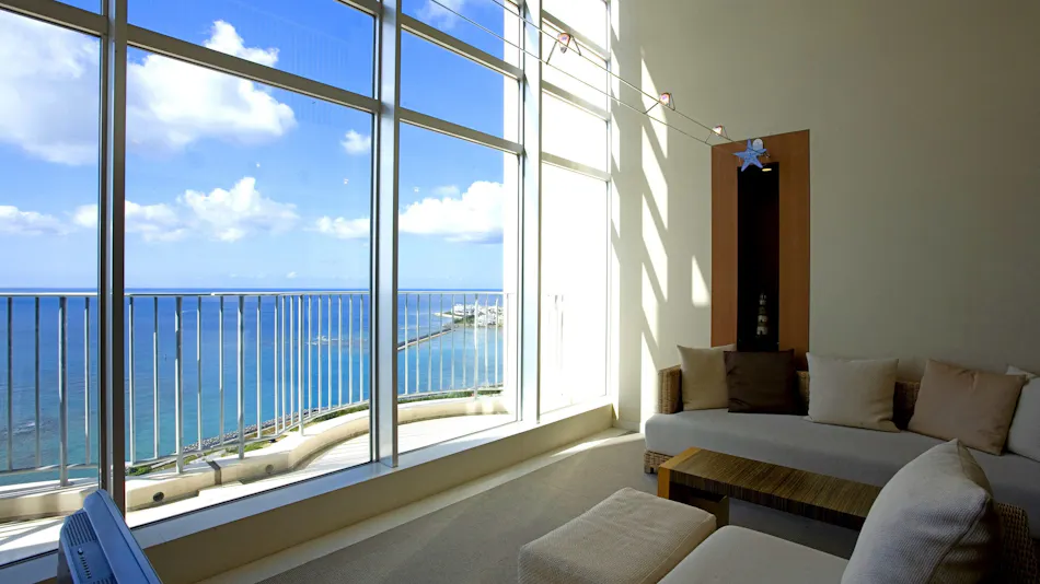 The Beach Tower Okinawa (Kyoritsu Resort)