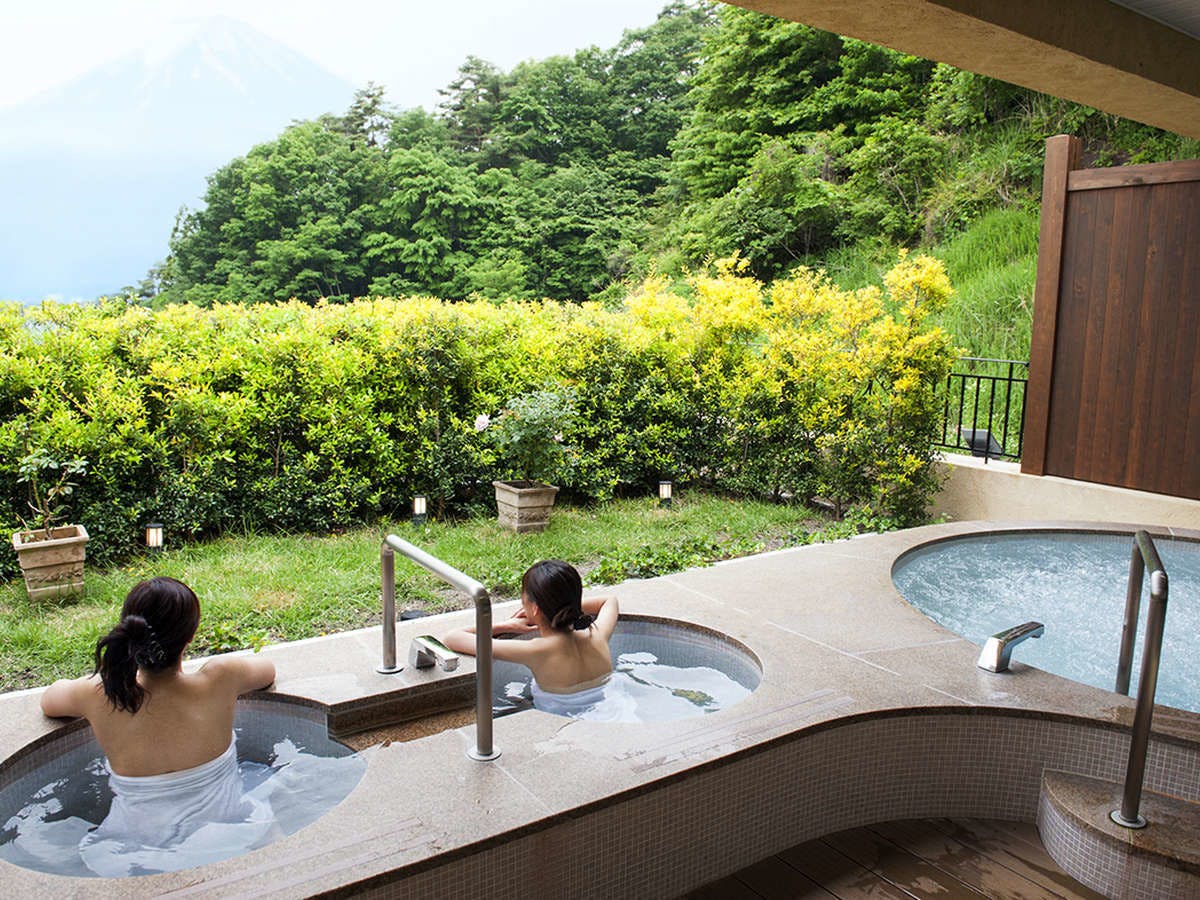 ห้องอาบน้ำรวมกลางแจ้ง (ห้องอาบน้ำรวมสำหรับผู้หญิง)