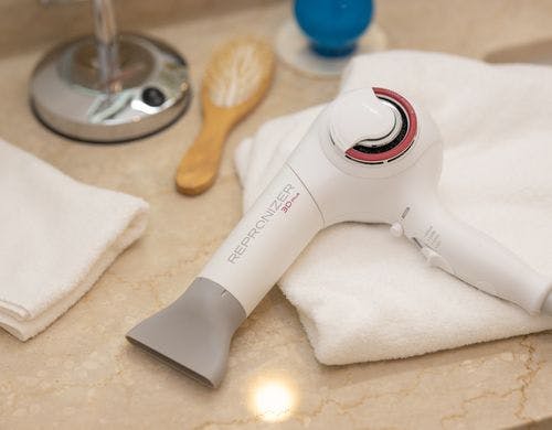 ドライヤーはレプロナイザー3D Plus