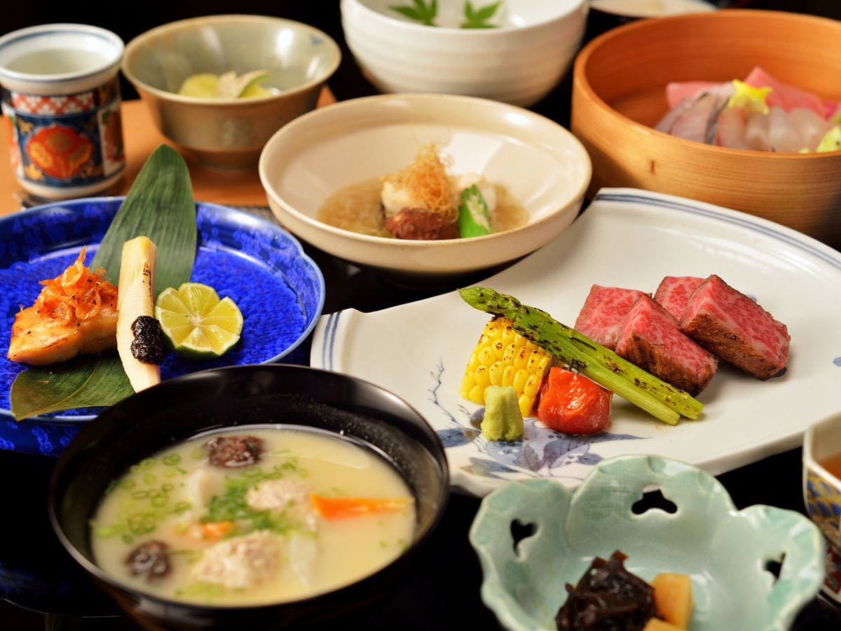 *水明荘専属の調理師が腕を揮います。