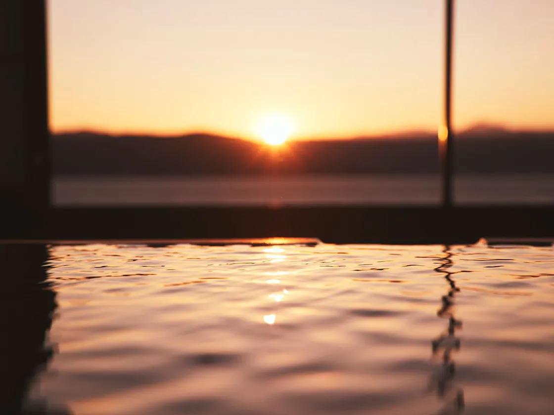 美しい諏訪湖の夕暮れ