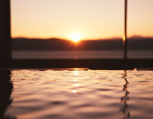 美しい諏訪湖の夕暮れ