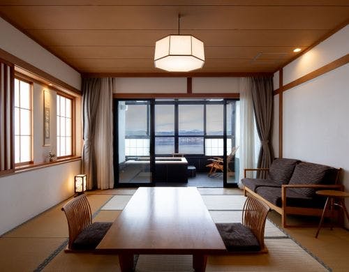 諏訪湖の夕暮れを眺めながら