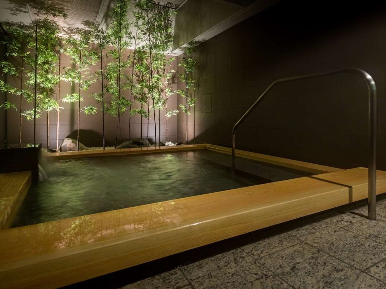 ソラリア西鉄ホテル京都プレミア三条鴨川の男湯の外湯