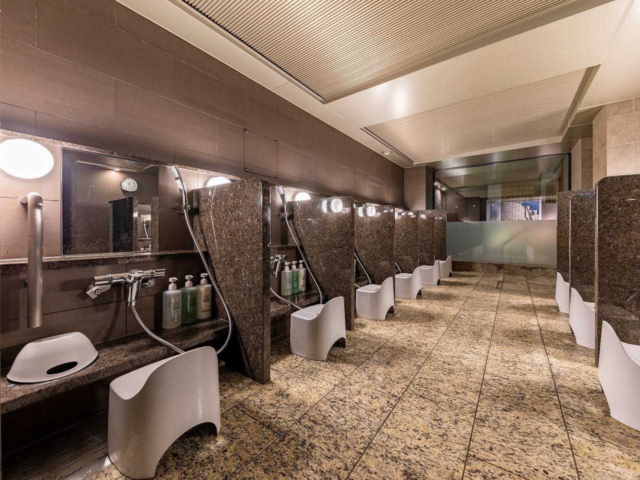 ソラリア西鉄ホテル京都プレミア三条鴨川の大浴場洗い場