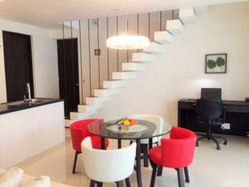 白を基調としたリビングダイニング