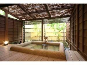 1F　古九谷の客室露天風呂