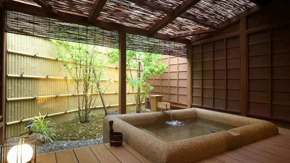 Kanazawa Yuwaku Onsen Kokorian