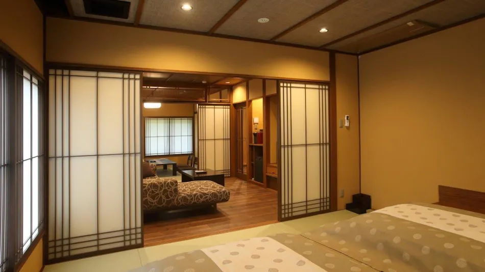 Kanazawa Yuwaku Onsen Kokorian
