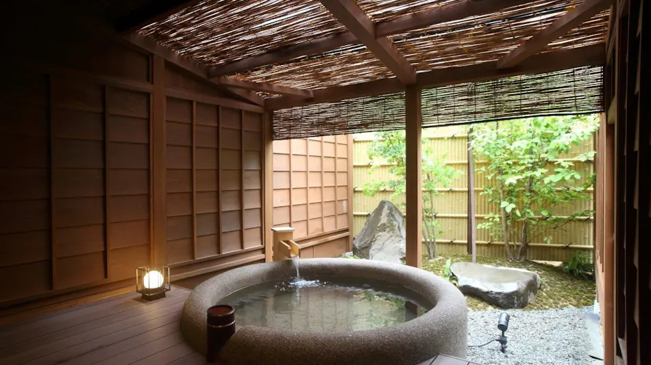 Kanazawa Yuwaku Onsen Kokorian
