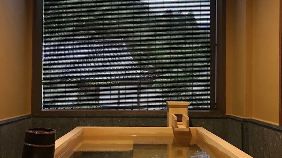Kanazawa Yuwaku Onsen Kokorian