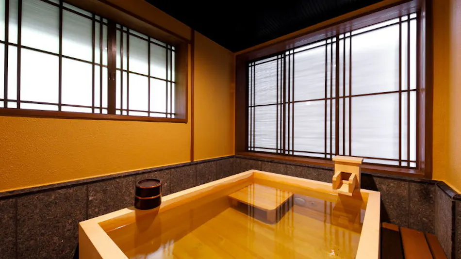 Kanazawa Yuwaku Onsen Kokorian