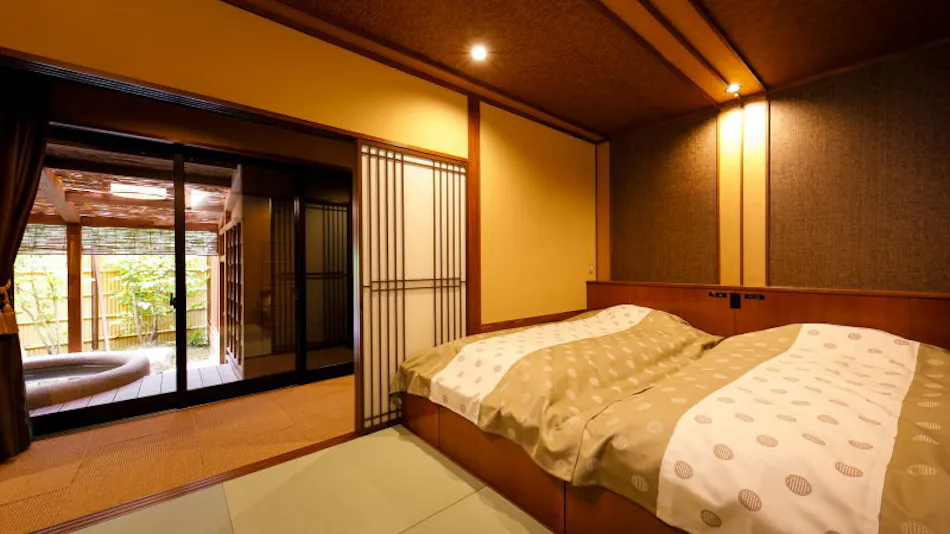 Kanazawa Yuwaku Onsen Kokorian