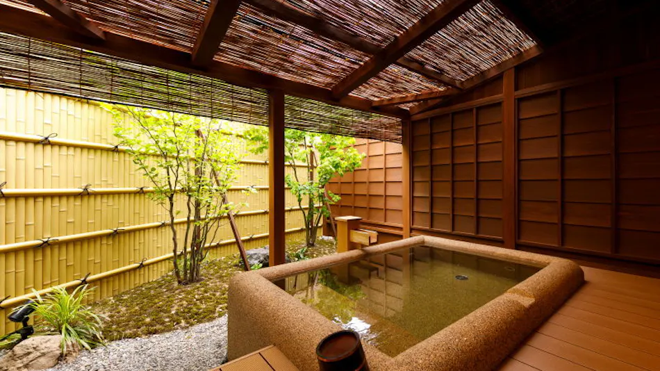 Kanazawa Yuwaku Onsen Kokorian