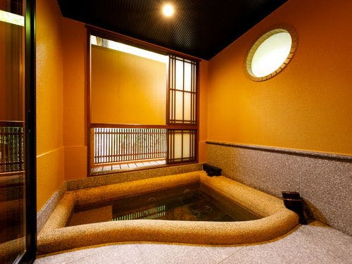 半露天風呂 赤絵