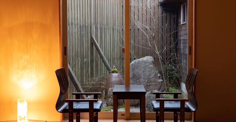 記念日 サプライズケーキでお祝いプラン 心が潤う素敵な休日 優しい時間と食事と源泉 一泊二食 プラン 由布院 蔓蕩蒼 一休 Com