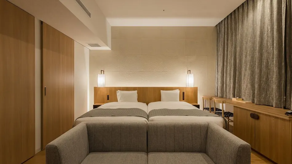 HOTEL CLAD