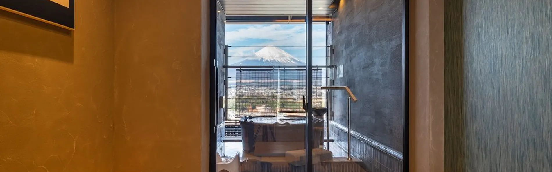 HOTEL CLAD