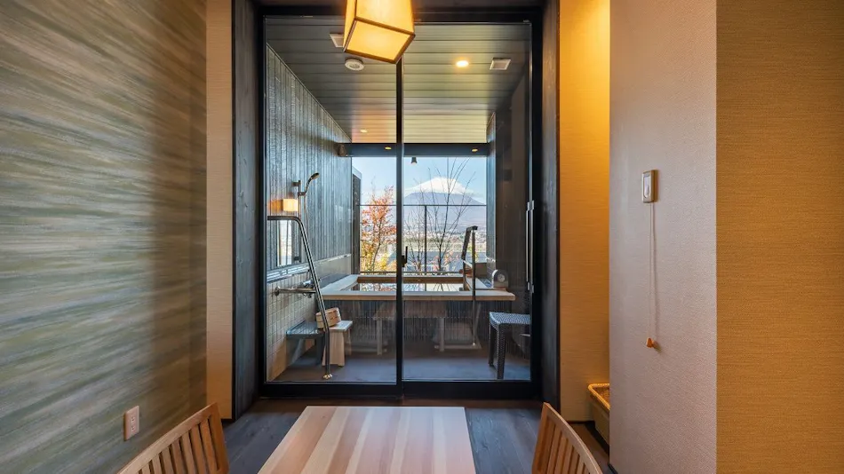HOTEL CLAD