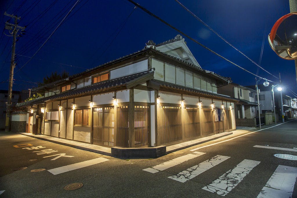 Rumah tradisional berusia 120 tahun dijadikan kafe resepsi.