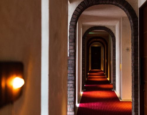 アーチデザインの廊下