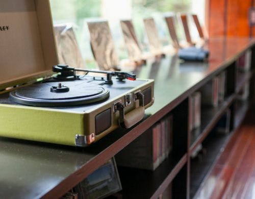 レコードでひと時のタイムトラベルを